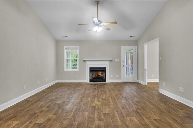 Foto del edificio - 146 Monterey Cir