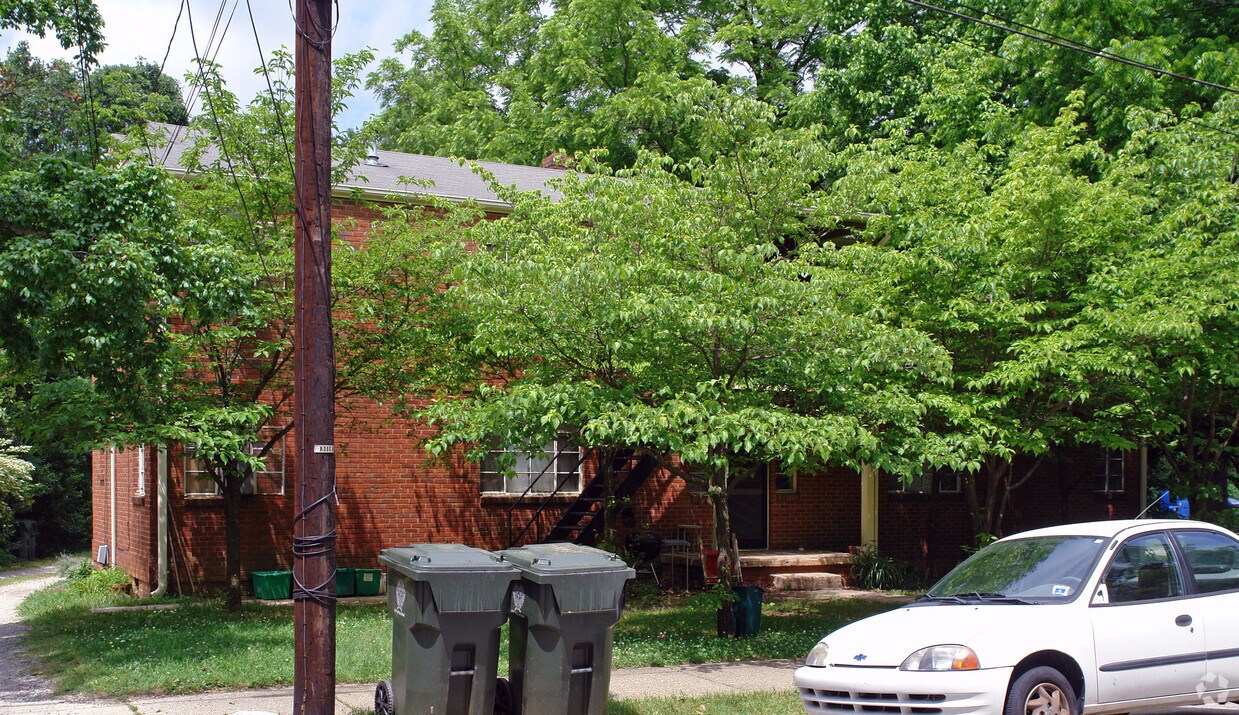 Primary Photo - 210 Cox Ave