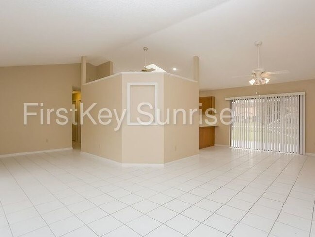 Building Photo - 974 Cosmos Ct