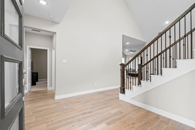 Foto del edificio - 4106 Sherman Oak Ln