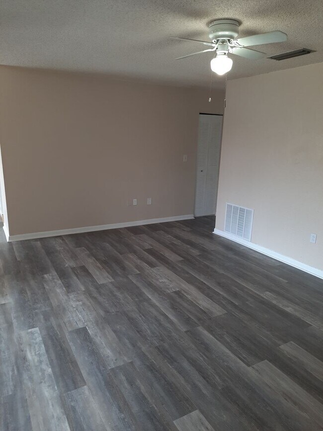 Foto del edificio - 374 115th Ave N