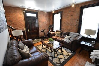 Building Photo - 912 S Lazelle St