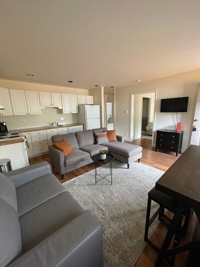 Building Photo - One bedroom and one bath Duplex.