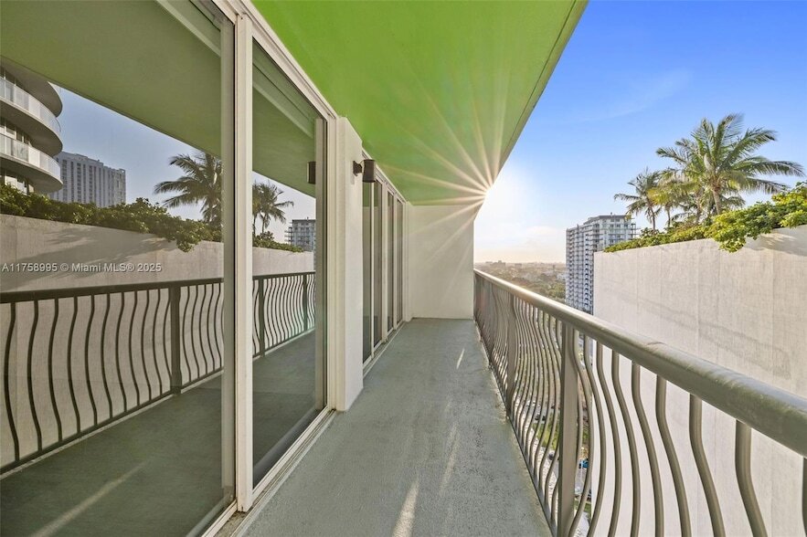 Foto principal - 1756 N Bayshore Dr