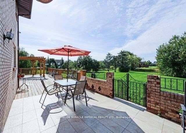 Photo du bâtiment - 4 Bellini Av