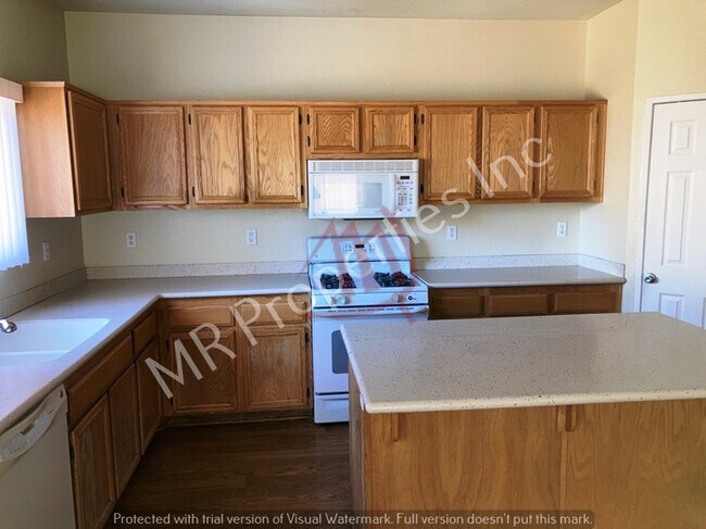 Building Photo - 16060 Evanston St