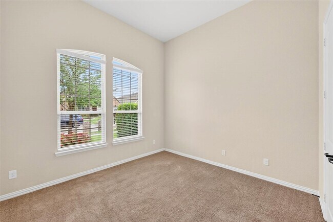 Foto del edificio - 5629 Grove Cove Dr