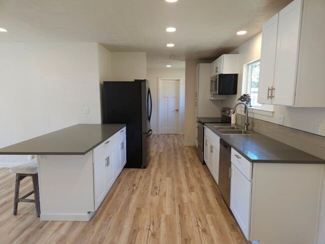 Foto del edificio - 3Bd/2.5Ba Single Story Home-For viewing!