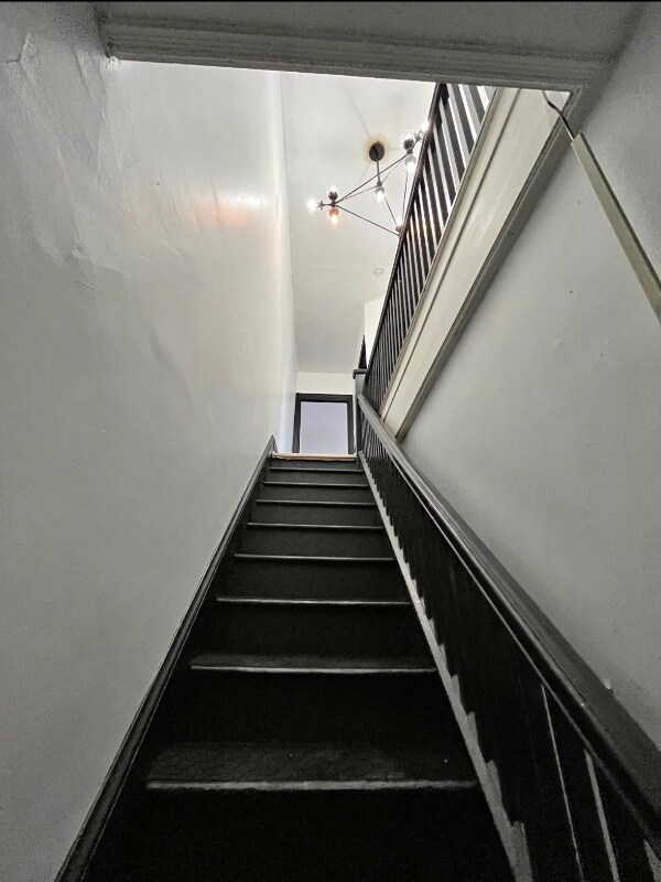 Building Photo - 429 1/2 W Vine St