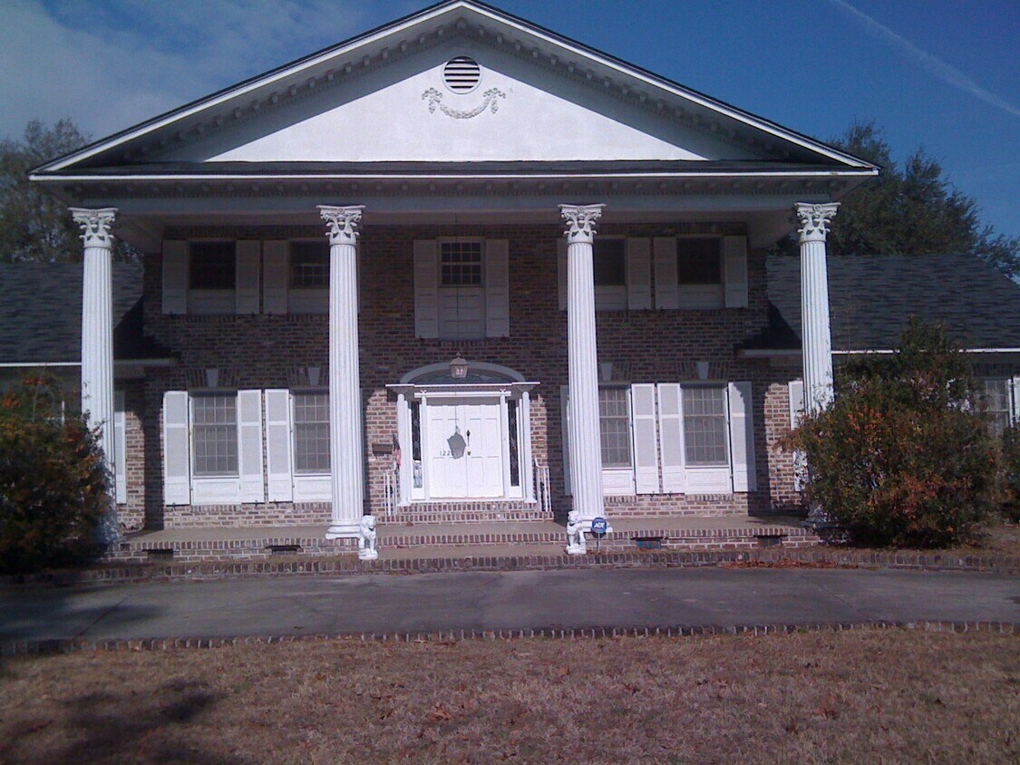 Primary Photo - 1220 Park Pl N