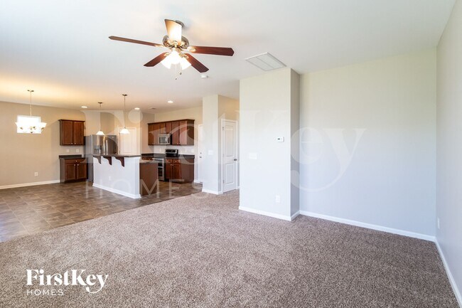 Building Photo - 543 Crossland Dr