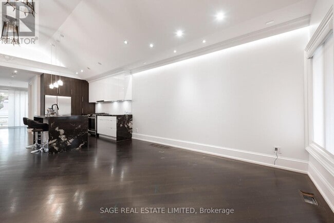 Building Photo - 170 Silverthorn Ave