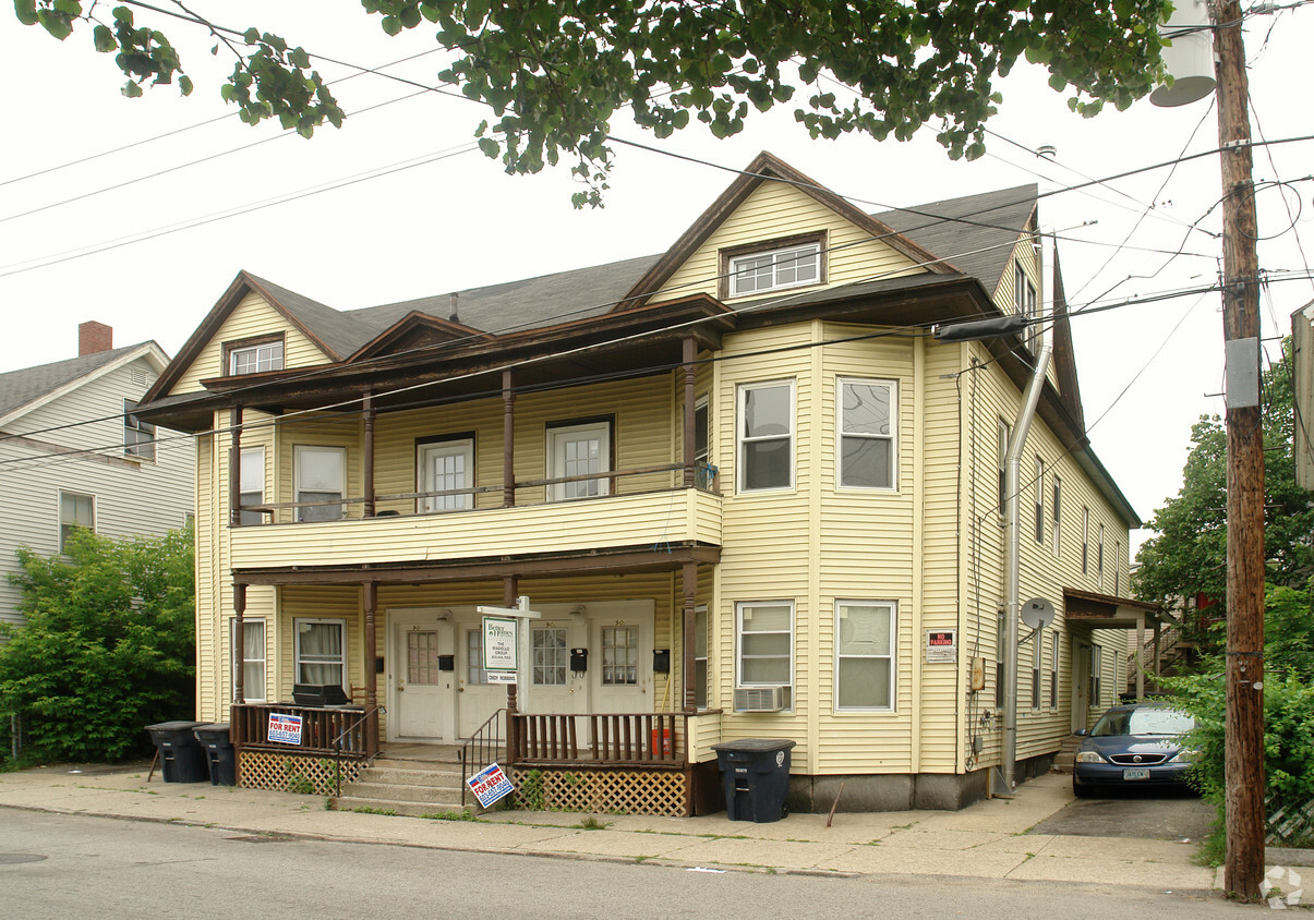 Building Photo - 90 Pine St