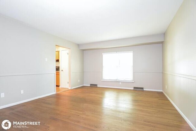 Building Photo - 13930 Le Sabre Dr, Florissant, MO 63034