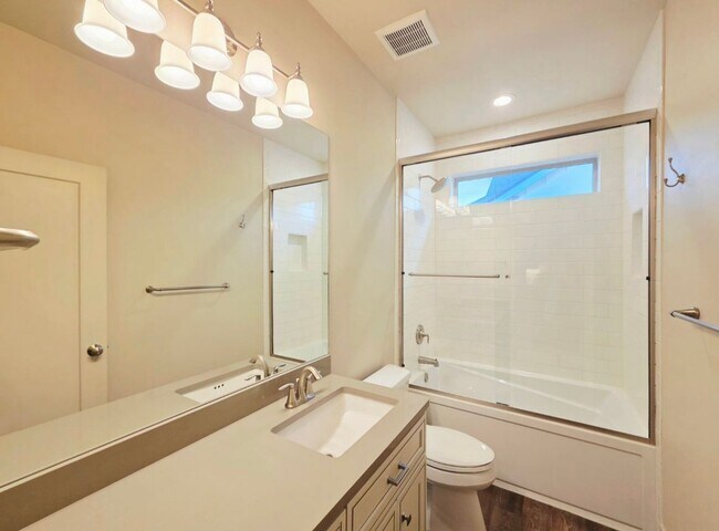 Foto del edificio - 1704/1706 Danny Boy Ln. Duplex