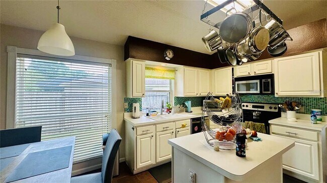 Foto del edificio - 3227 Heron's Point Cir