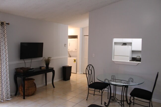 Building Photo - 1509 Hawthorne Pl
