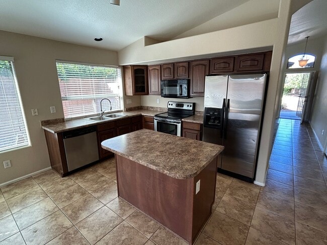 Foto del edificio - 12313 W Georgia Ave