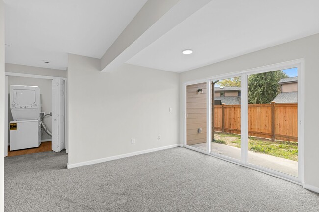 Foto del edificio - 1 BD 1 BA, beautiful rebuilt condo in conv...