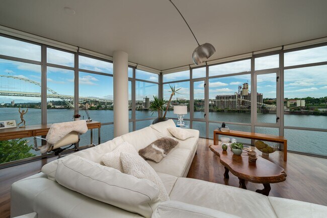 Building Photo - FULLY FURNISHED Waterfront Pearl Condo w/most utilities/2 parking spaces/most utilities