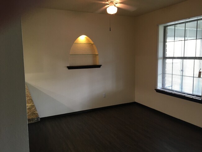 Building Photo - 2906 Los Amigos Ct