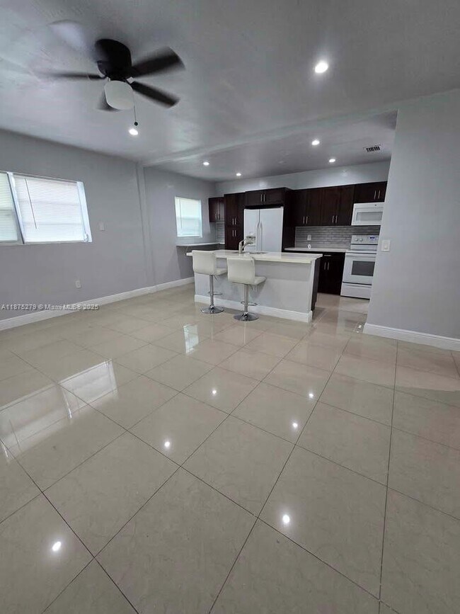 Foto del edificio - 1271 NE 211th Terrace