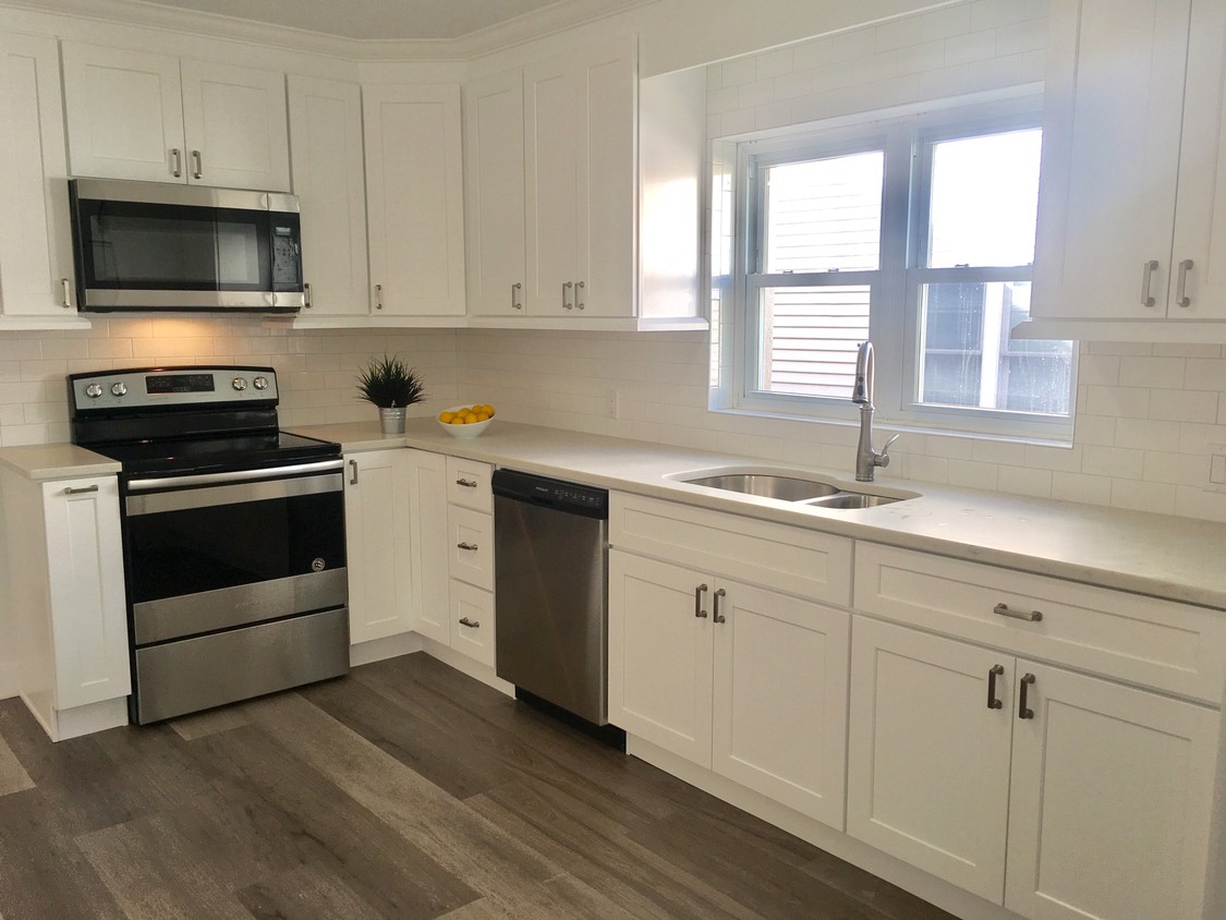 Kitchen - 241 Hamilton Ave