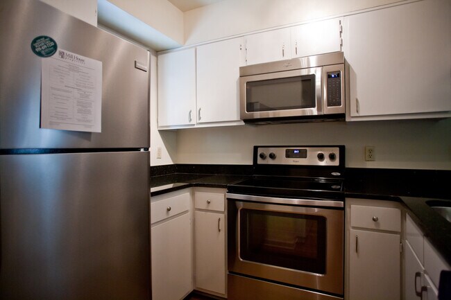 Foto del edificio - Live at Chancellor Square in a renovated u...