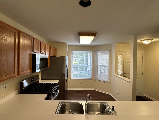 Building Photo - 2300 Woodside Dr