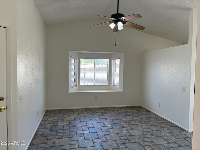 Foto del edificio - 3233 W Mohawk Ln