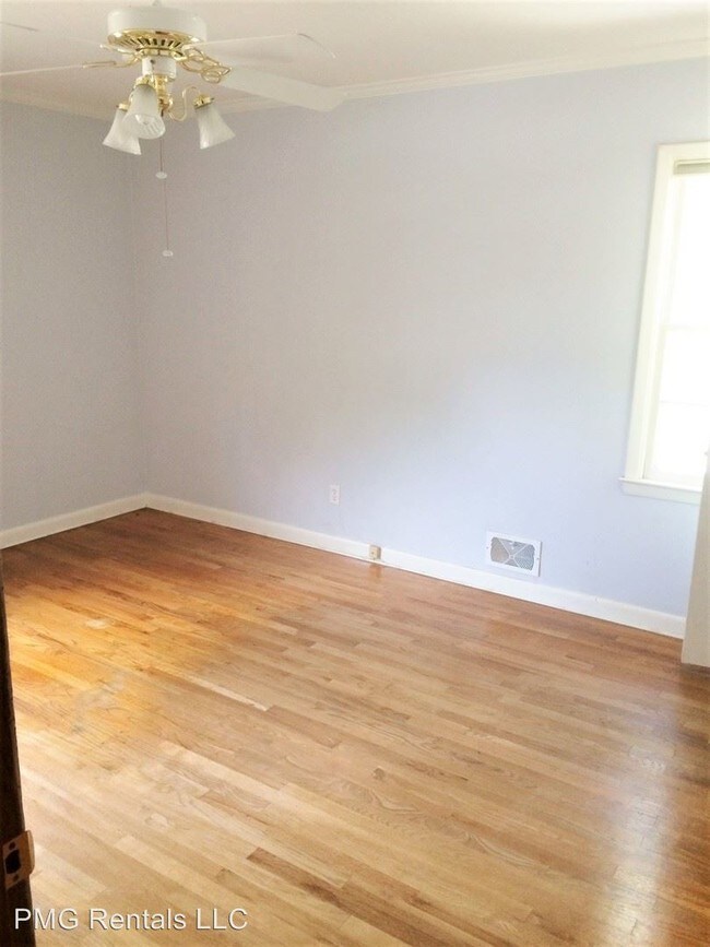 Building Photo - 3 br, 2 bath Room For Rent - 205 Faculty Blvd