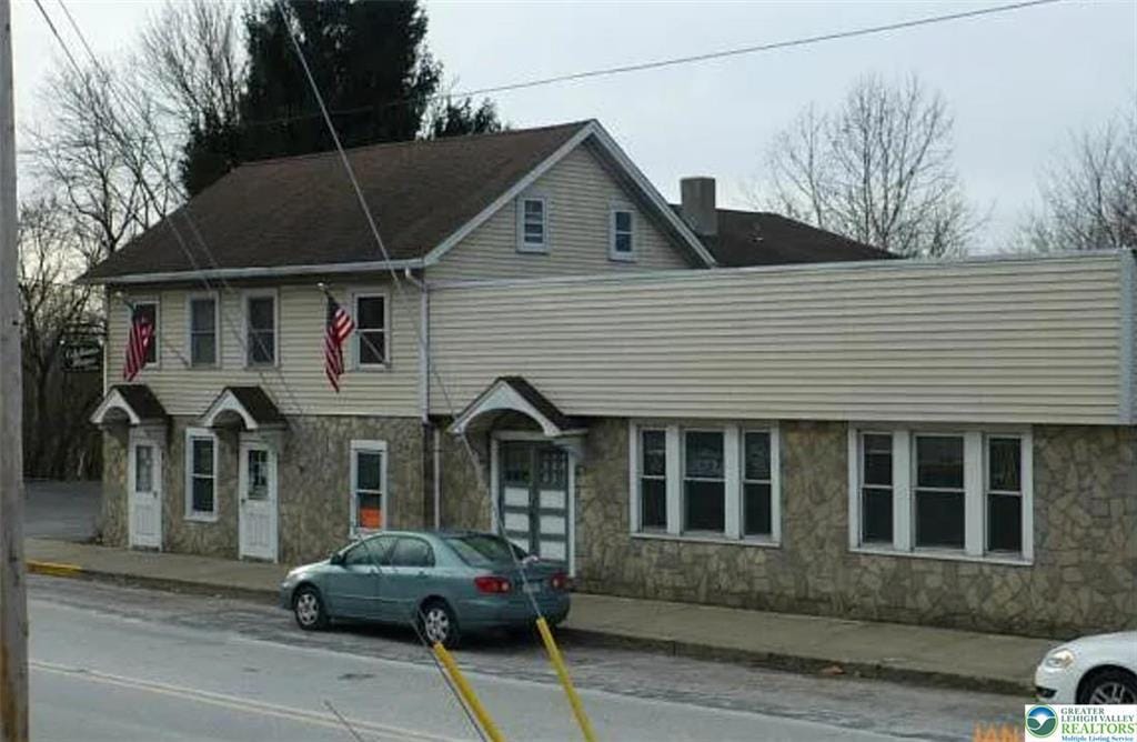 Building Photo - 702 Main St