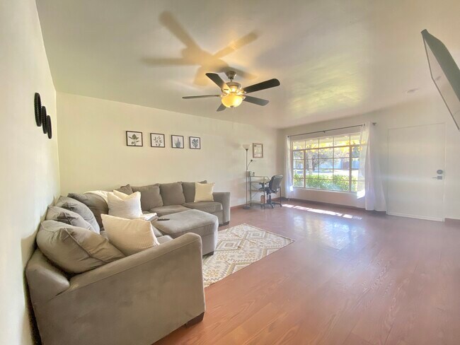 Building Photo - 710 W Palo Verde Dr