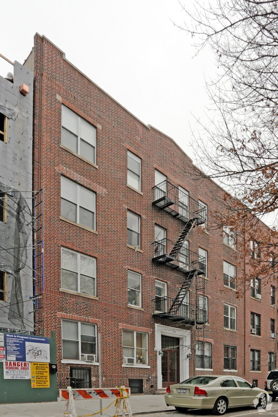 Building Photo - 2581 36th St