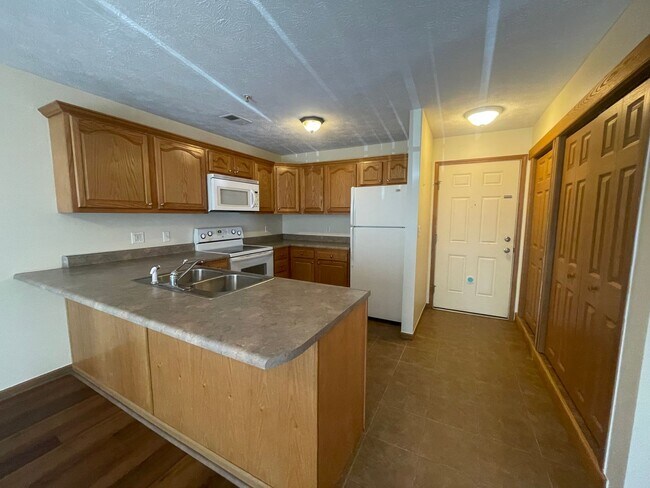 Building Photo - 2 bed/2 bath condo near Medical Center - A...