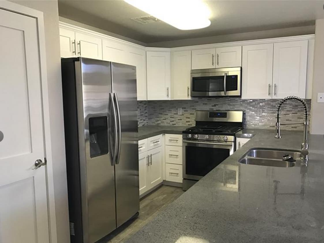 Building Photo - 3 BEDROOM CONDO ON THE FIRST FLOOR IN HEND...