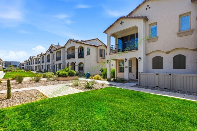 Foto del edificio - Fully-Furnished End Unit Gilbert Home in Warner Meadow Community