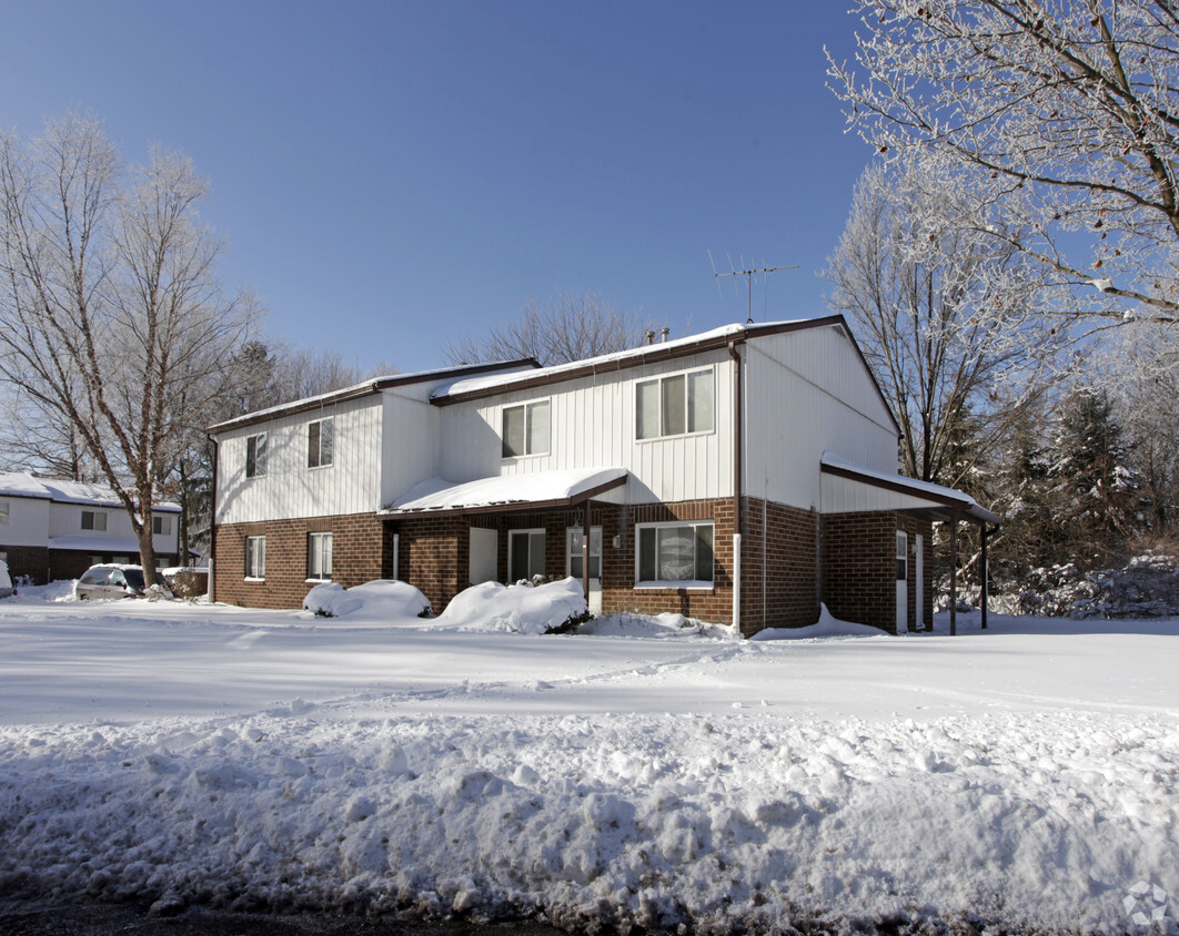 Primary Photo - Willow Run Apartments