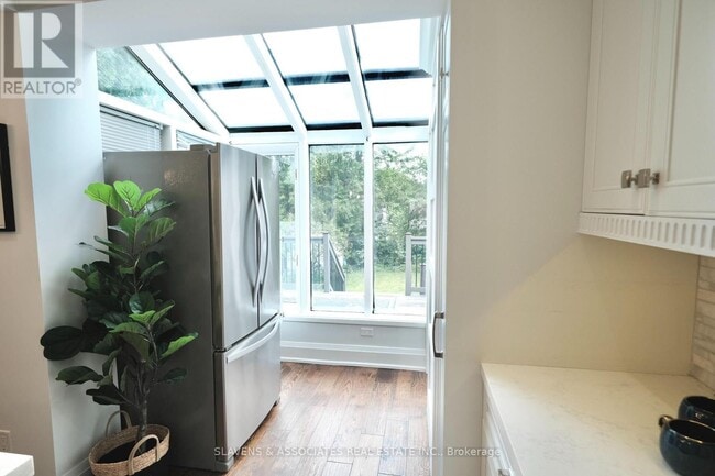 Building Photo - 456 Roehampton Ave