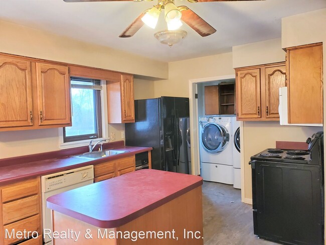 Building Photo - 3 br, 1.5 bath House - 7409 Michael Dr.