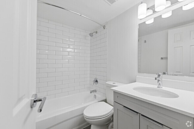 1BR, 1BA - 613SF - Bathroom - 80 Cosburn Avenue