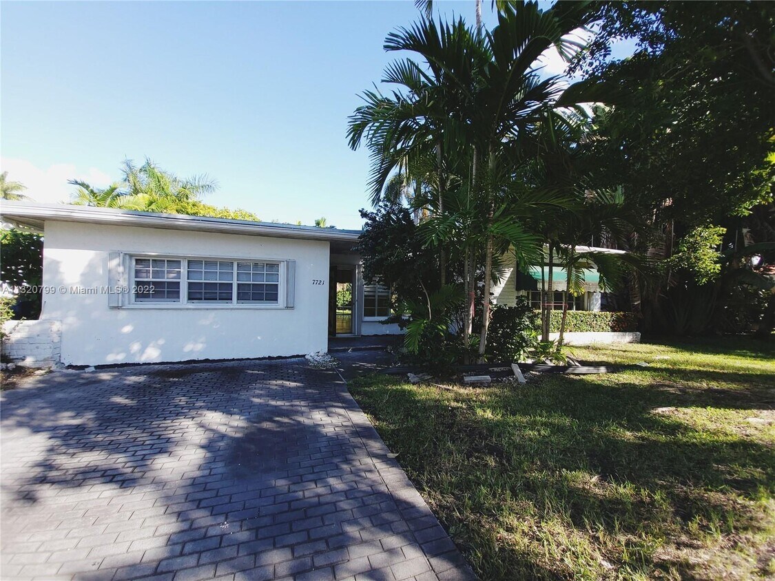 Primary Photo - 7721 Coquina Dr