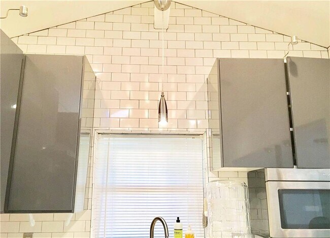 Building Photo - 1810 Newton St