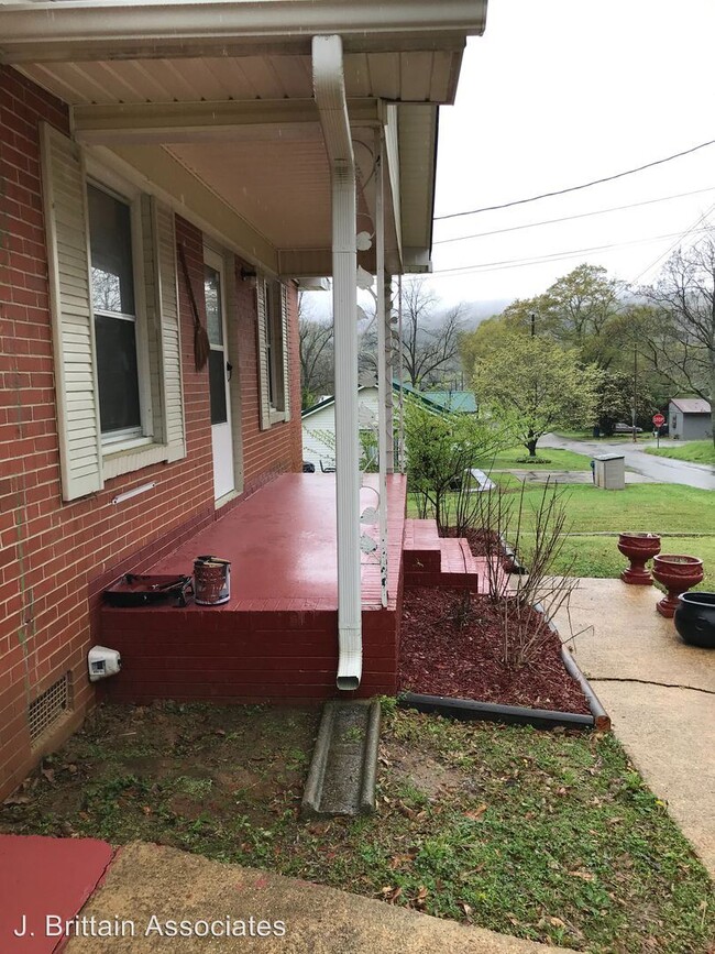 Building Photo - 3 br, 1.5 bath House - 412 E G Street