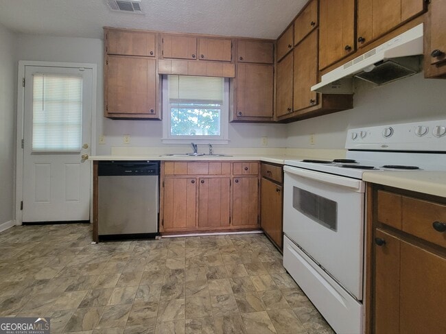 Building Photo - 12 Candlewood Terrace NE