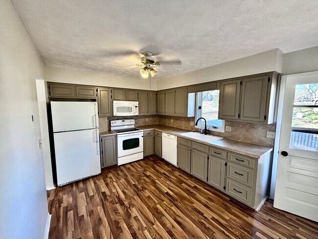 Foto del edificio - 3324 S 159th St