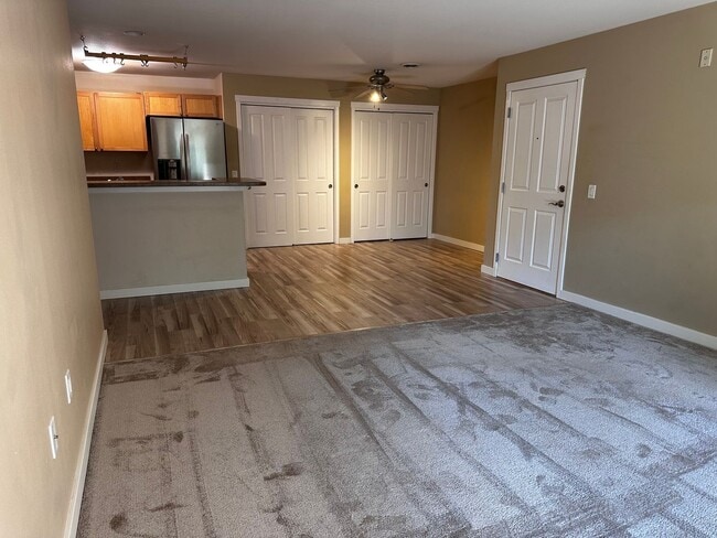 Building Photo - Spacious 2 bed 1 bathroom Condominium