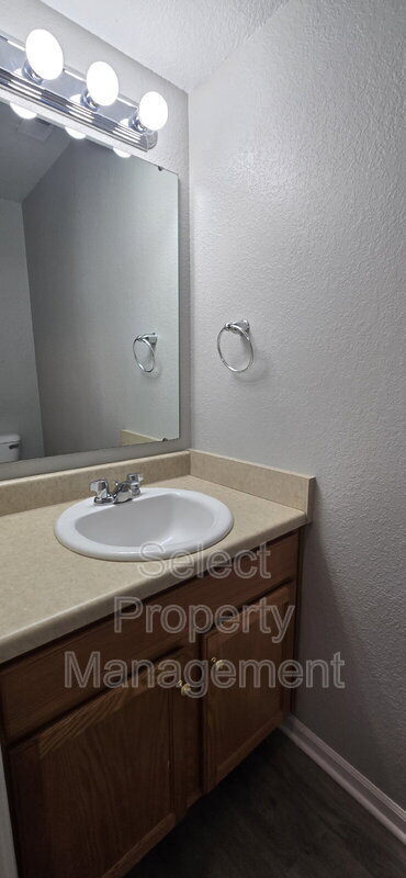 Foto del edificio - 5444 Evard Rd