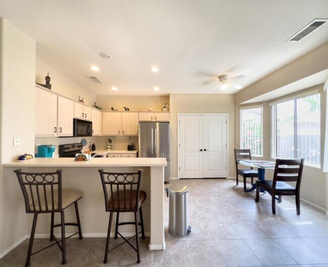 Building Photo - 15509 W Coral Pointe Dr