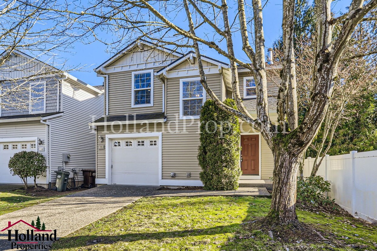 Primary Photo - Cozy Two-Level Home in Hillsboro with a Fe...